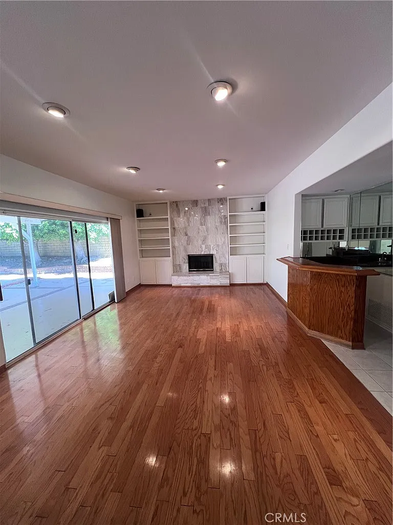 5 bed, 3057 sqft, $6,500 — Photo 3