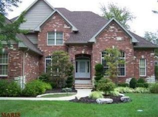 2400 Town And Country Ln, Saint Louis, MO 63131