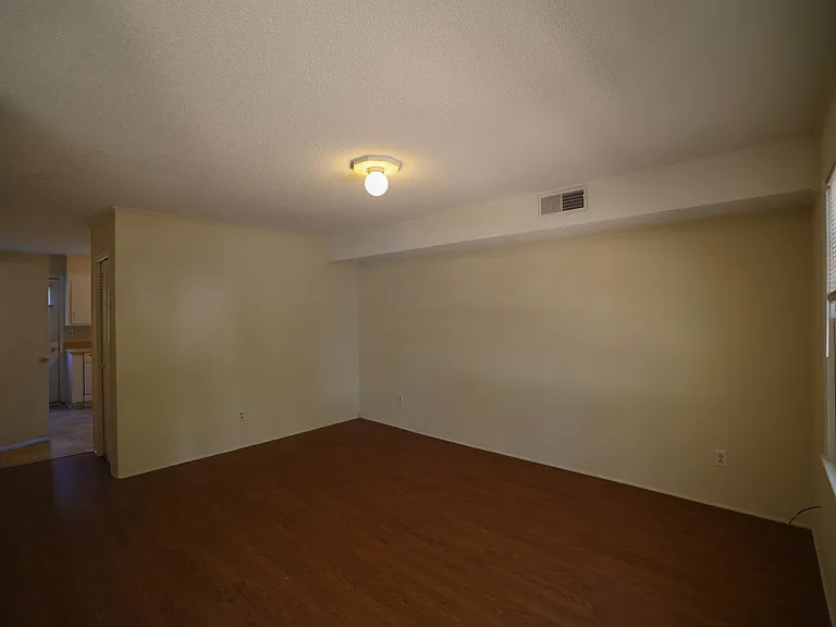 224 Charleston Ave — Photo 2