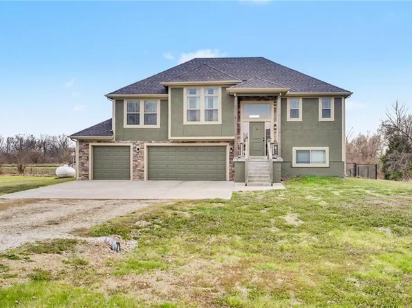 16699 Dana Ln, Leavenworth, KS 66048