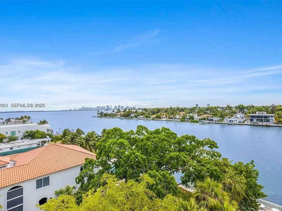 1455 N Treasure Dr #7J