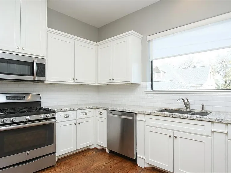 2529 Calumet St — Photo 28