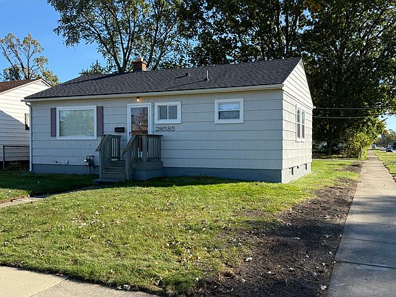 2nd image of 28585 Maplewood St