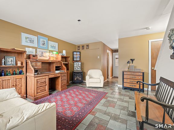 3rd image of 16 Crosswinds Lane