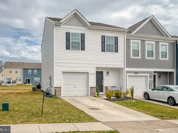 255 Maple Run Dr, York, PA 17404