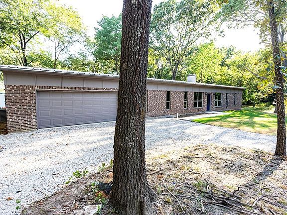 3rd image of 313 Lakeside Dr