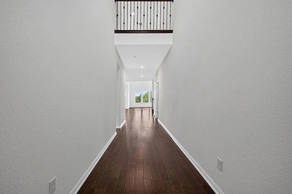 5 bed, 4.0 bath, 3066 sqft, $3,295 — Photo 4