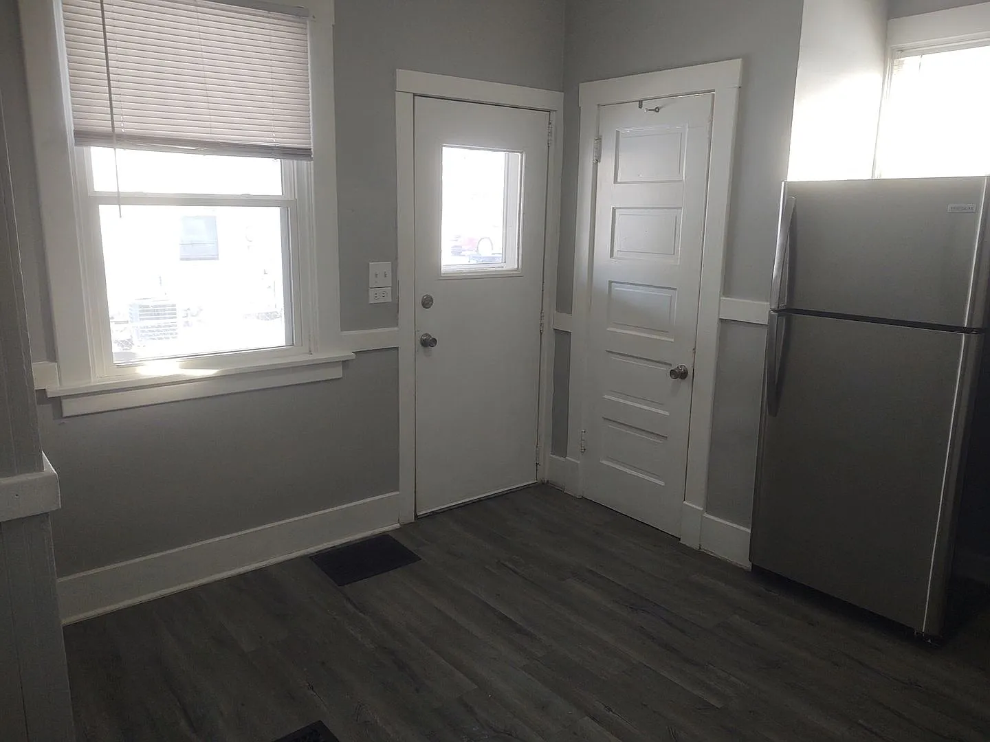 SW 201/203 E Locust — Photo 3