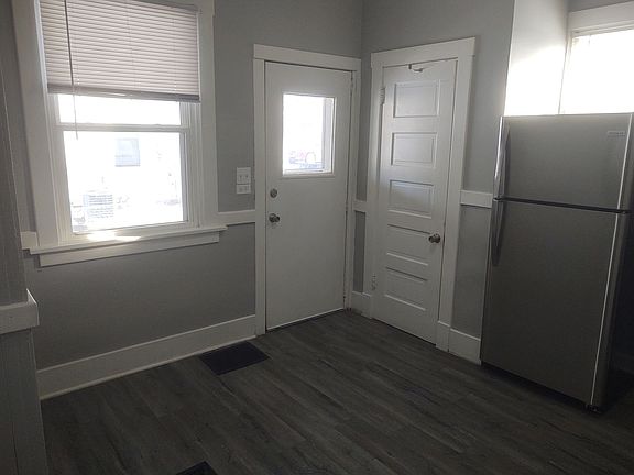 3rd image of 201 & 203 E Locust St #9944029D3