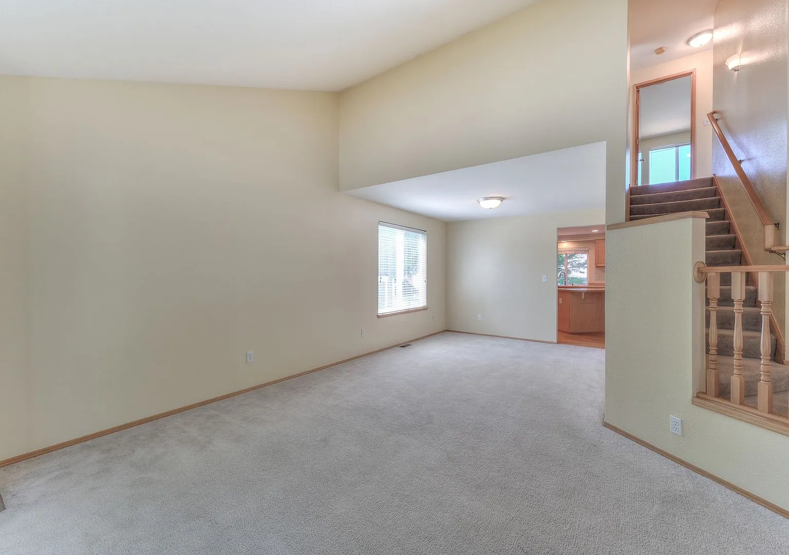 Lovely 4 bedroom in quiet Fairwood neighborhood! — Photo 4
