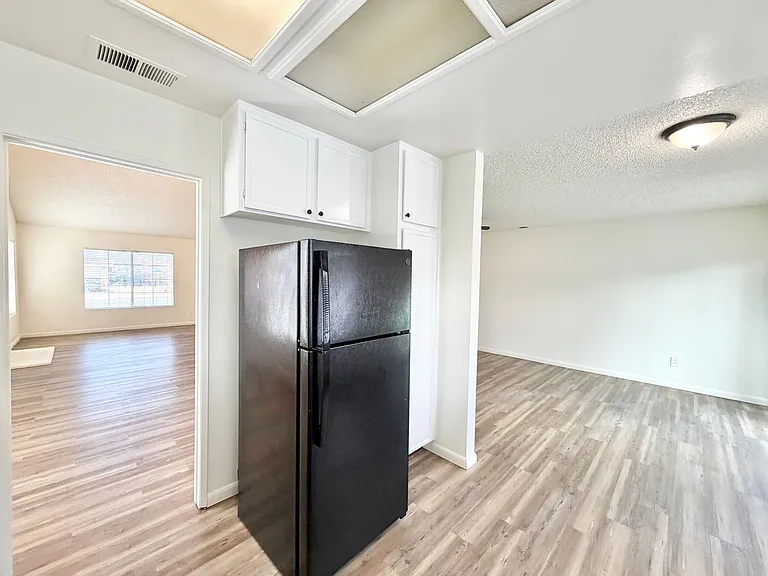24690 Rugby Ln — Photo 11