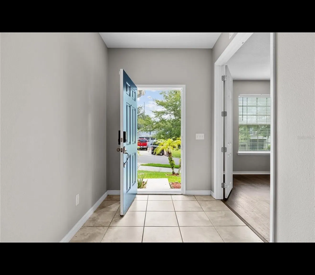 3 bed, 2164 sqft, $2,400 — Photo 2
