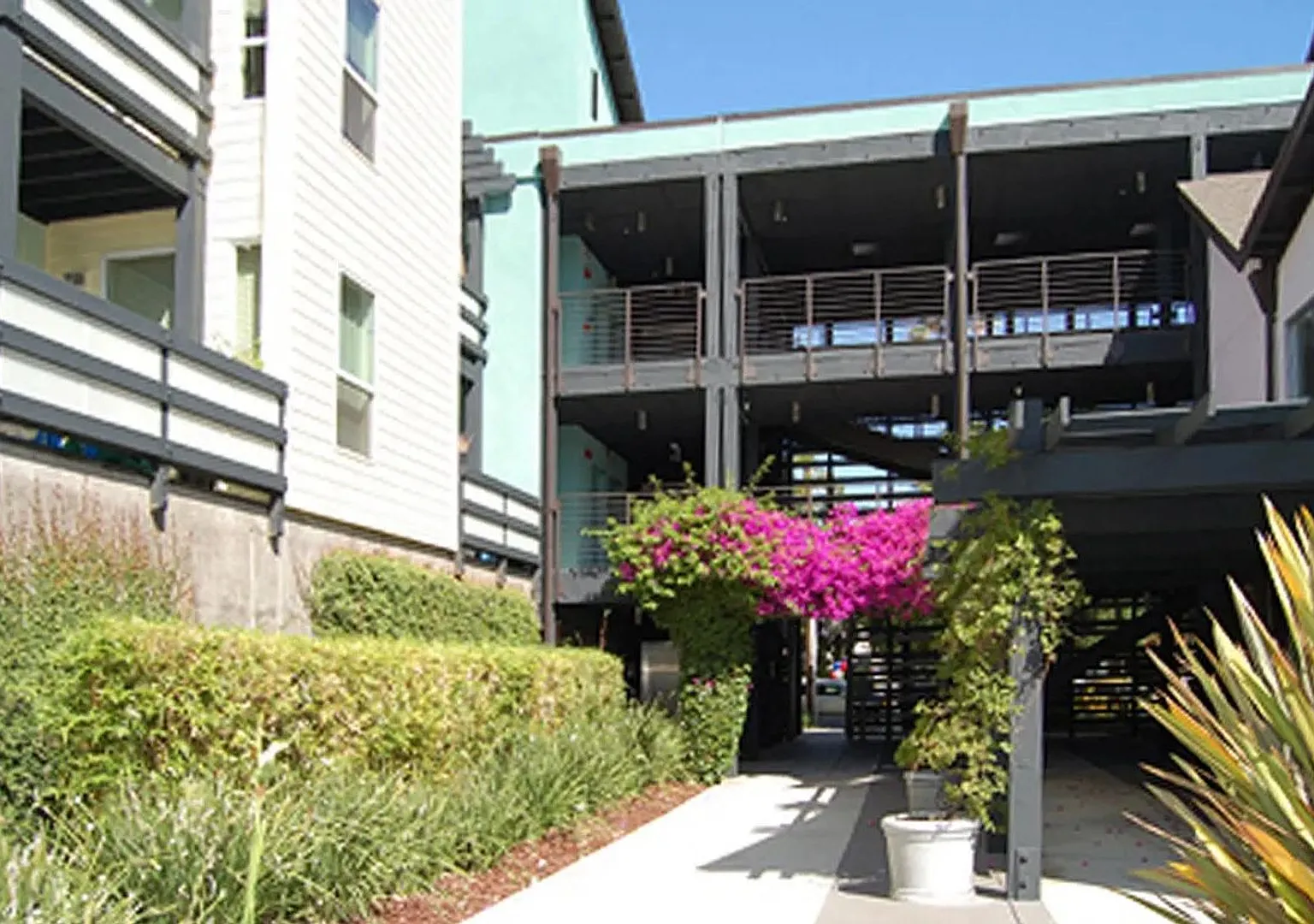 Lenzen Square Apartments — Photo 2