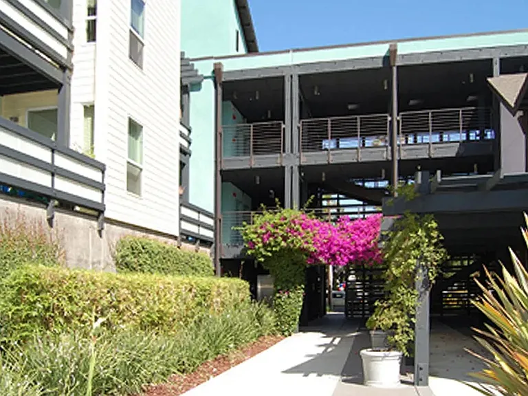 Lenzen Square Apartments — Photo 5