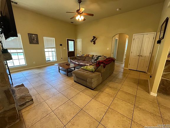 4th image of 105 OAK HOLLOW DR