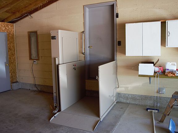 Elevator to Kitchen 