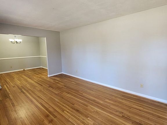 5th image of 2502 Berkley Dr