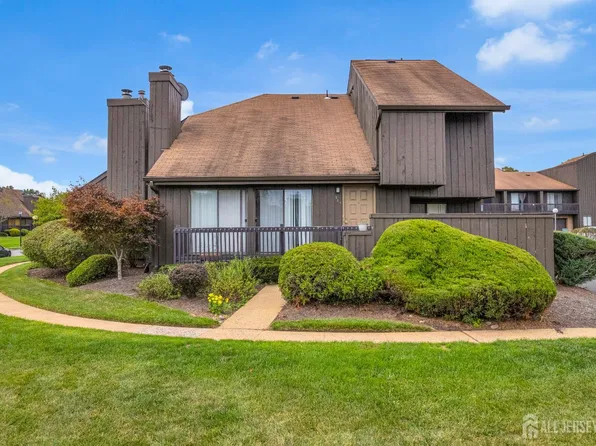 384 Westgate Dr, Edison, NJ 08820