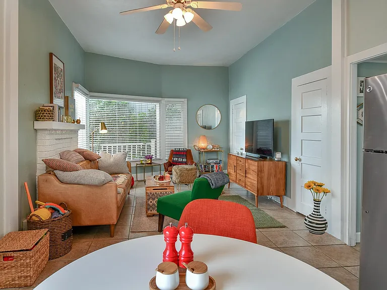 109 Mott Ave — Photo 4
