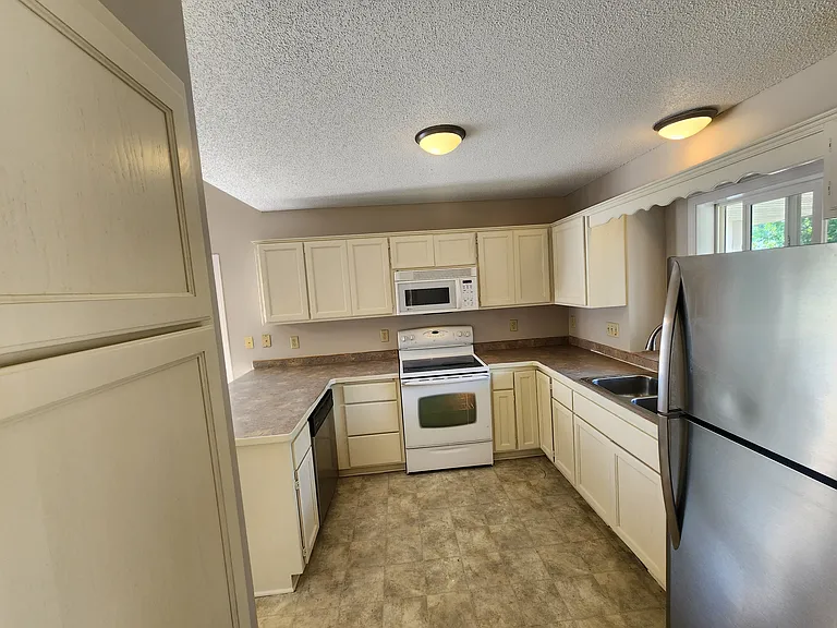 433 Eagle Lake Rd S — Photo 5