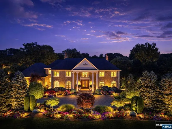 196 Vaccaro Dr, Cresskill, NJ 07626