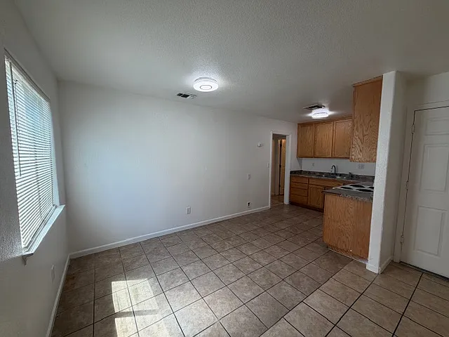 513 N Riverside Dr #1 — Photo 4
