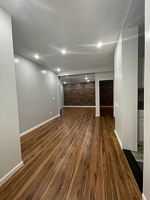 Rented by Candid Listings LLC | media 23