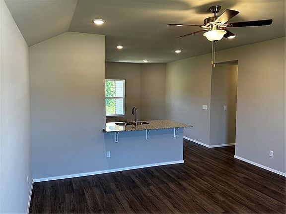 3rd image of 1017 S Brambling Ln