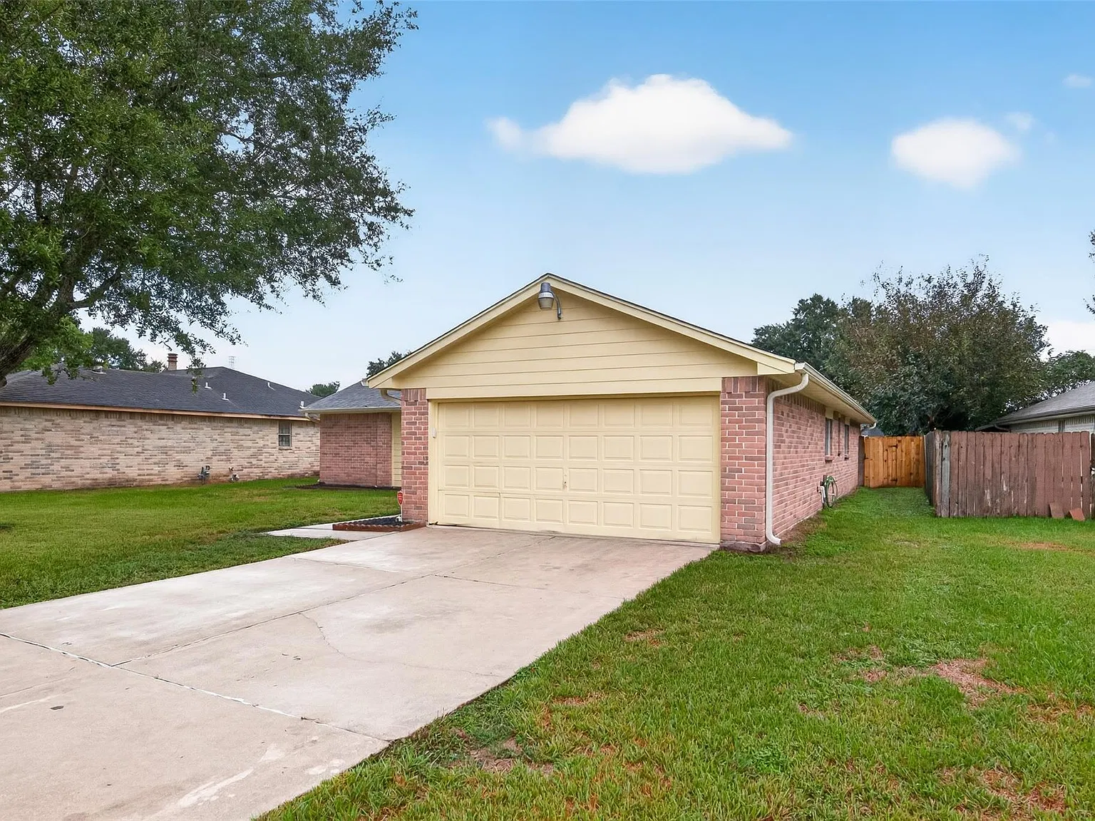 4 bed, 2.0 bath, 1545 sqft, $1,900 — Photo 3