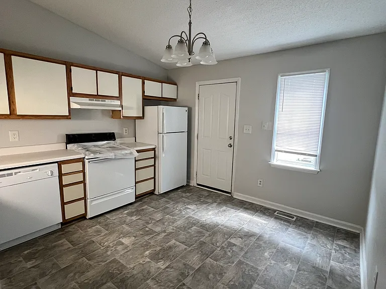 553 Holding St #553 — Photo 3