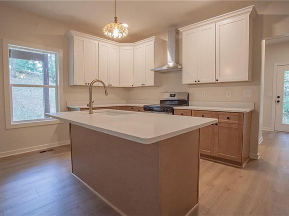 4th image of 604 Trump Ct