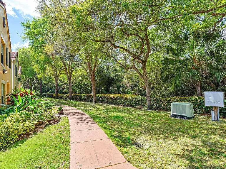10336 Fox Trail Rd S #1305 — Photo 32