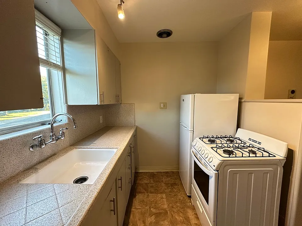 5488 and 5492 Carlson Drive