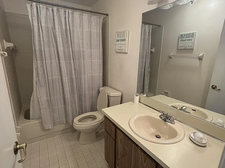 110 SE 7th St #5 — Photo 16
