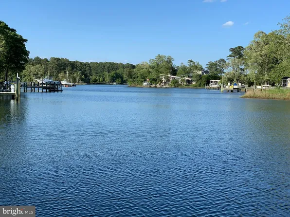 16 Old Point Rd, White Stone, VA 22578
