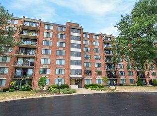 2000 Saint Regis Dr APT 2D, Lombard, IL 60148