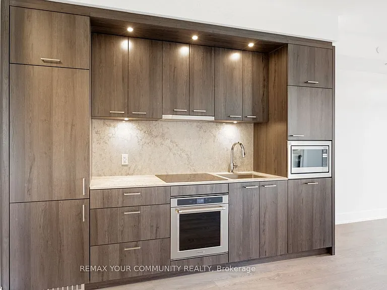 858 Dupont St #823 — Photo 9