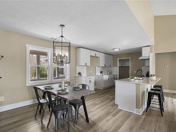 3rd image of 102 Discovery Bay NW