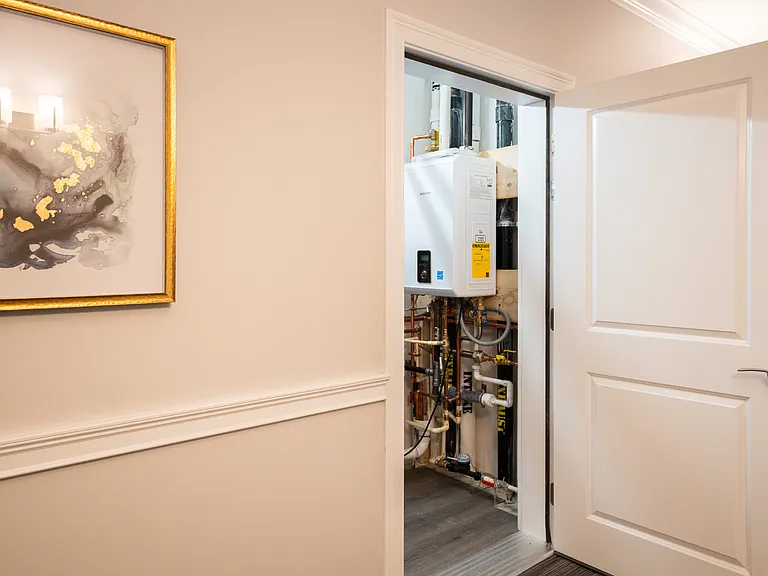 320 Middlesex Ave #E404 — Photo 8