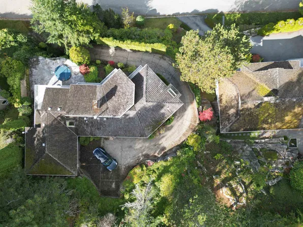 4764 Woodburn Rd, West Vancouver, BC V7S 3B2