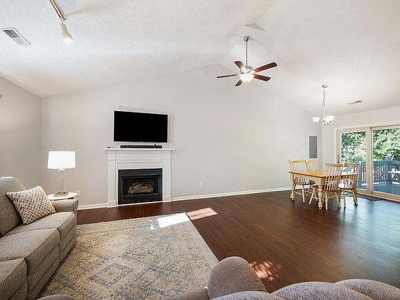 3rd image of 1197 Nickolas Berten Way