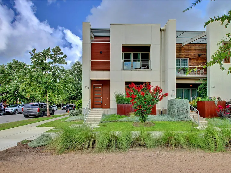 2114 Philomena St — Photo 1