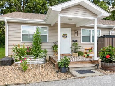 (Undisclosed Address), Hendersonville, NC, 28739