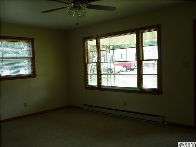 2nd image of 912 Cub St