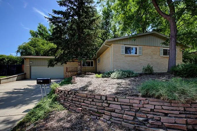 1520 Hilltop Dr