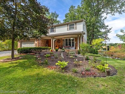 6069 Huxley St, Commerce Township, MI, 48382