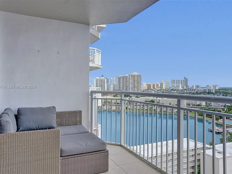 18021 Biscayne Blvd #1804 — Photo 4