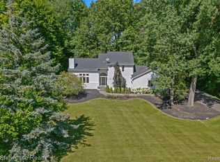 6255 Whispering Meadows Dr, White Lake, MI