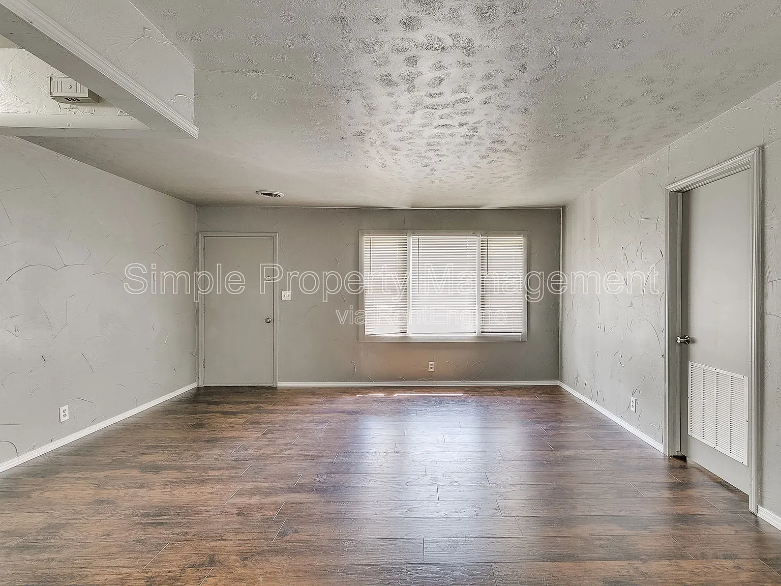 3 bed, 2.0 bath, 1328 sqft, $1,475 — Photo 2