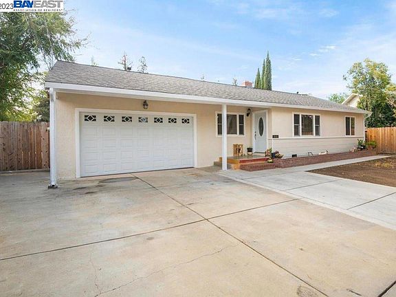 3rd image of 4048 Lillian Dr